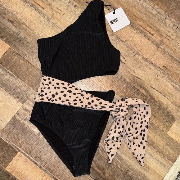 Beach Riot NEW Black Ribbed One Shoulder Cut Out Accent Swimsuit Waist Tie M - Picture 2 of 5